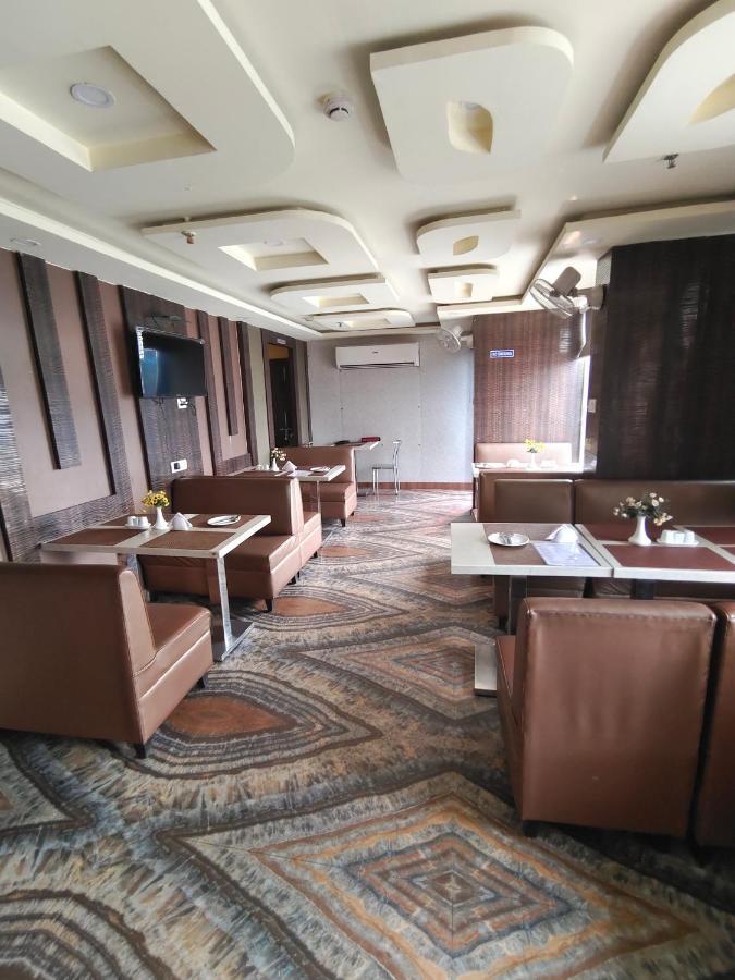 Hotel O.P.S Hāora Екстериор снимка