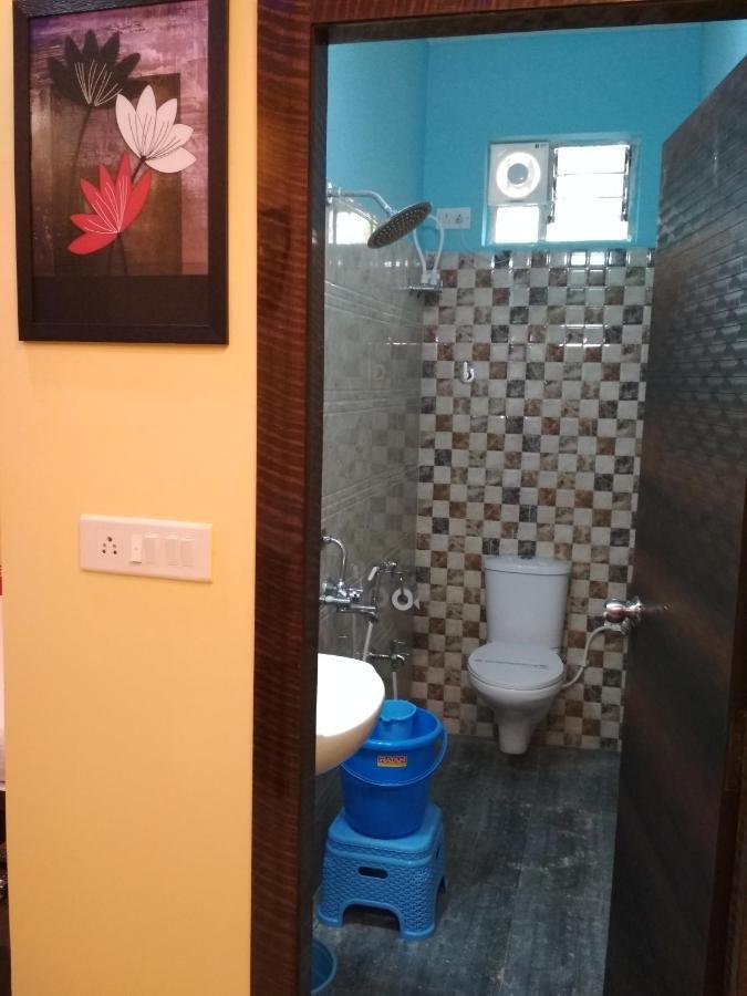 Hotel O.P.S Hāora Екстериор снимка